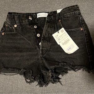 Zara Mid-rise Black Shorts